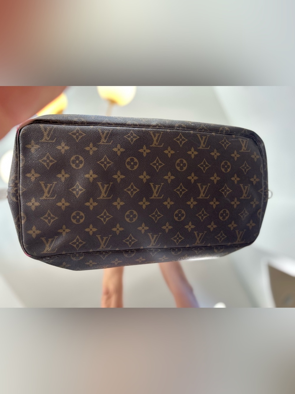 Louis Vuitton Neverfull GM 
❤️Bundle 2 items and save 10%❤️ - Picture 16 of 16